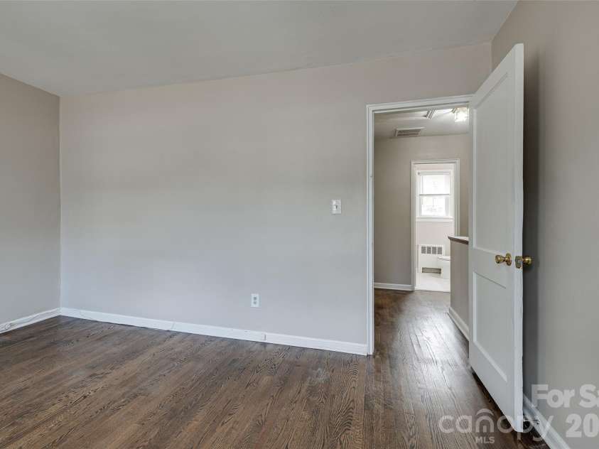 311 Wakefield Road, Charlotte, NC 28209.  MLS# CAR4432592, YatesRealty ID 55331. 