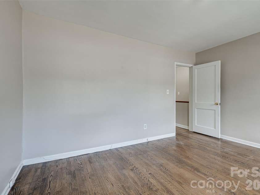 311 Wakefield Road, Charlotte, NC 28209.  MLS# CAR4432592, YatesRealty ID 55331. 