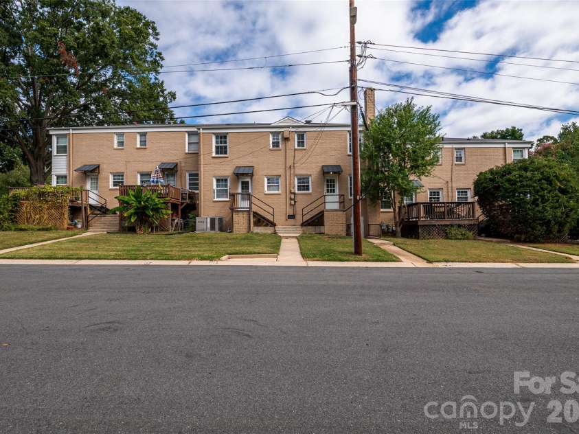 311 Wakefield Road, Charlotte, NC 28209.  MLS# CAR4432592, YatesRealty ID 55331. 
