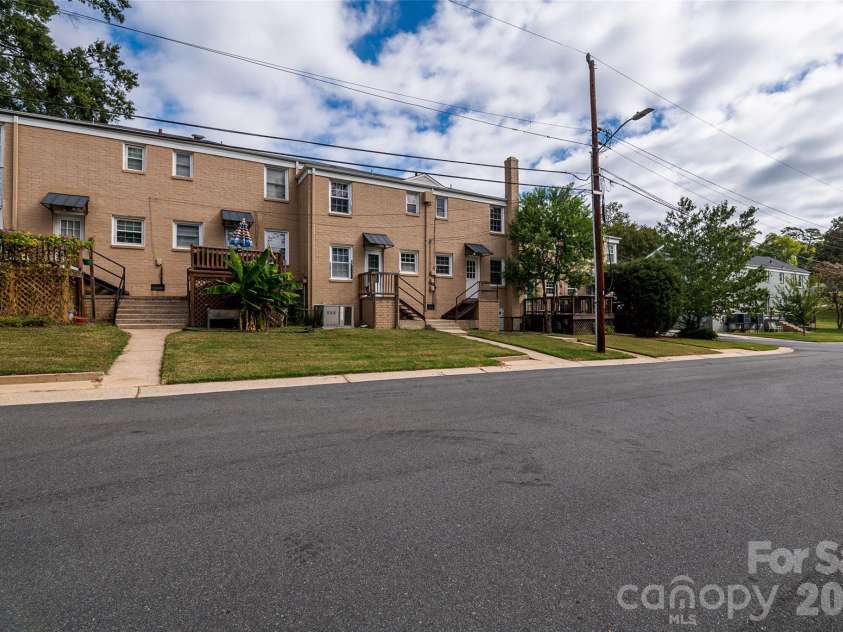 311 Wakefield Road, Charlotte, NC 28209.  MLS# CAR4432592, YatesRealty ID 55331. 