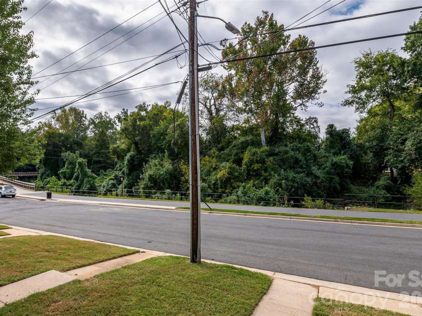 311 Wakefield Road, Charlotte, NC 28209.  MLS# CAR4432592, YatesRealty ID 55331. 