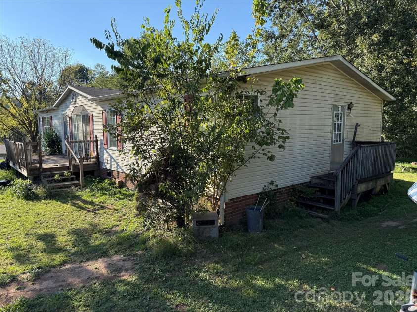 142 Forest Grove Drive, Statesville, NC 28625.  MLS# CAR4431257, YatesRealty ID 55332. 