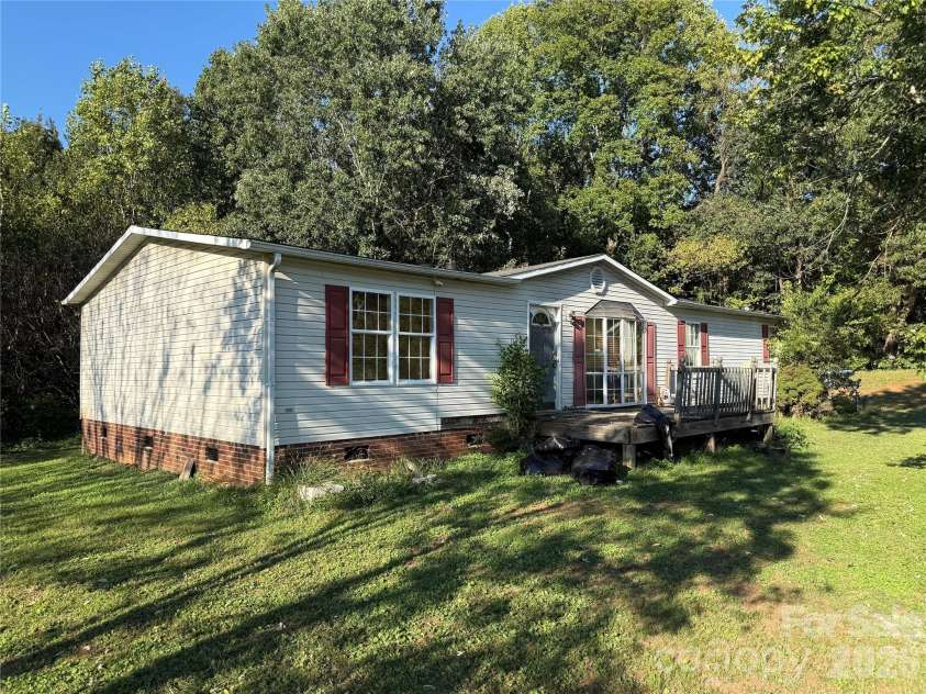 142 Forest Grove Drive, Statesville, NC 28625.  MLS# CAR4431257, YatesRealty ID 55332. 