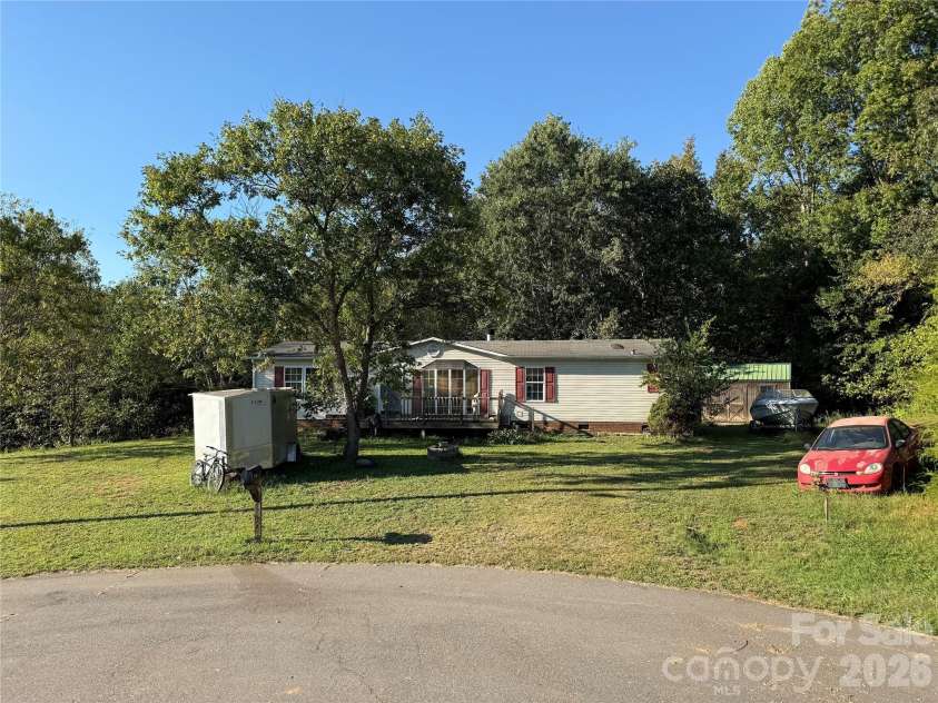 142 Forest Grove Drive, Statesville, NC 28625.  MLS# CAR4431257, YatesRealty ID 55332. 
