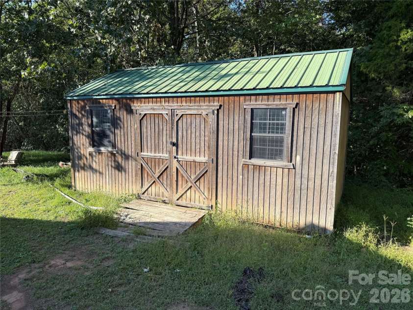 142 Forest Grove Drive, Statesville, NC 28625.  MLS# CAR4431257, YatesRealty ID 55332. 
