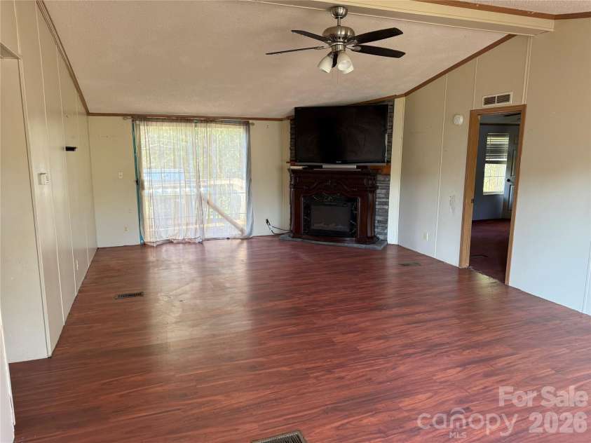 142 Forest Grove Drive, Statesville, NC 28625.  MLS# CAR4431257, YatesRealty ID 55332. 