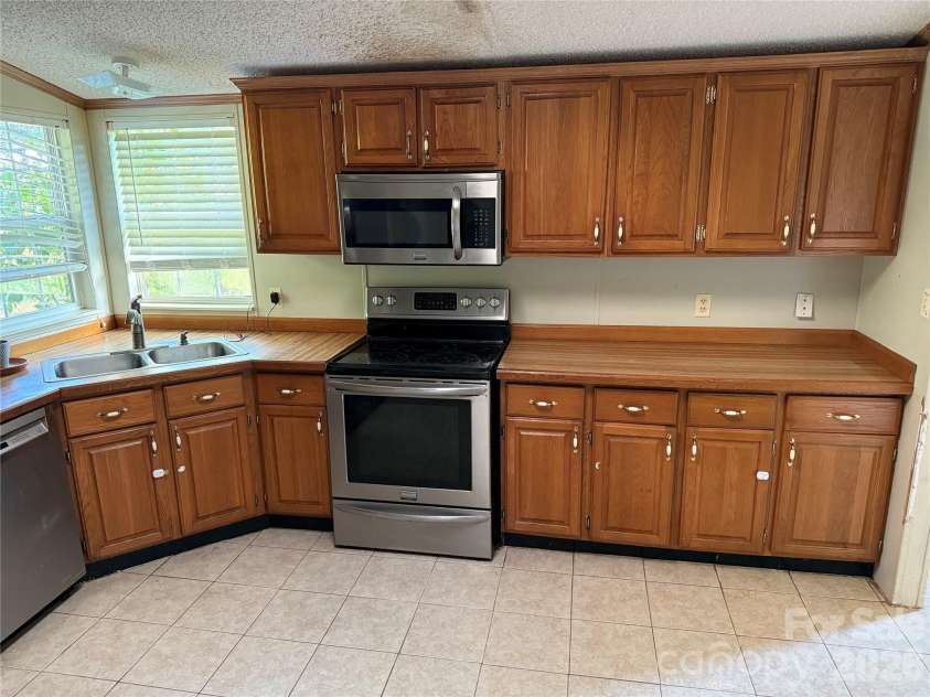 142 Forest Grove Drive, Statesville, NC 28625.  MLS# CAR4431257, YatesRealty ID 55332. 