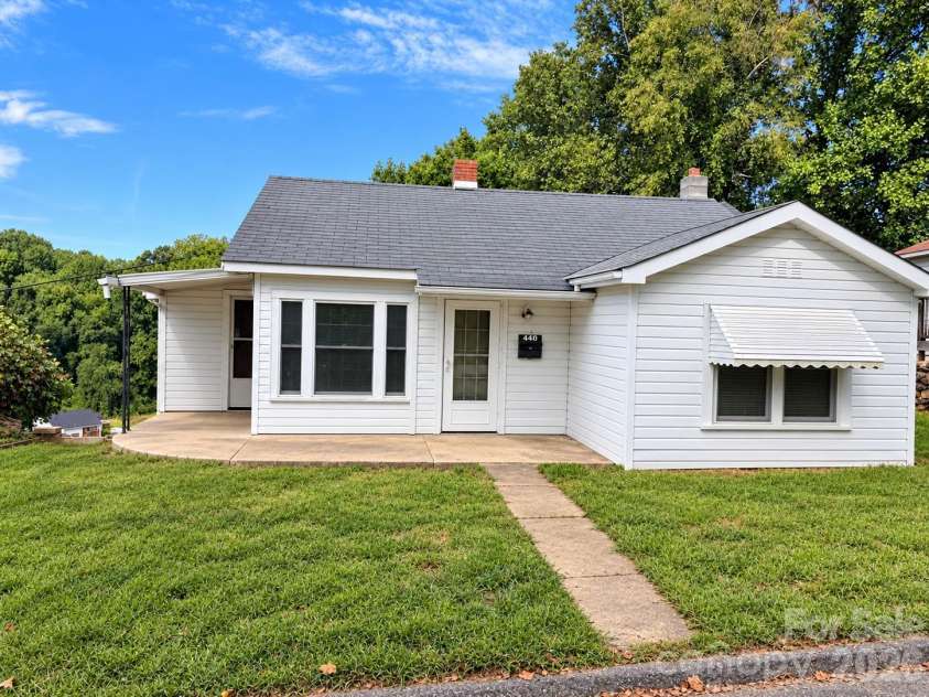 440 Hillcrest Drive, Marion, NC 28752.  MLS# CAR4432502, YatesRealty ID 55334. 