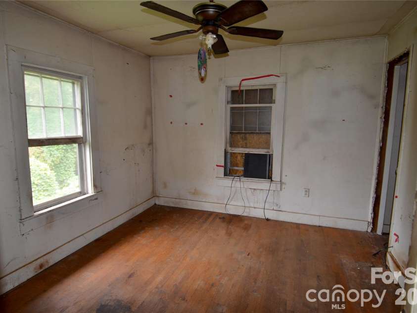 440 Hillcrest Drive, Marion, NC 28752.  MLS# CAR4432502, YatesRealty ID 55334. 