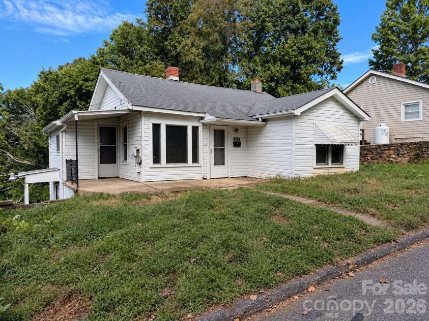 440 Hillcrest Drive, Marion, NC 28752.  MLS# CAR4432502, YatesRealty ID 55334. 