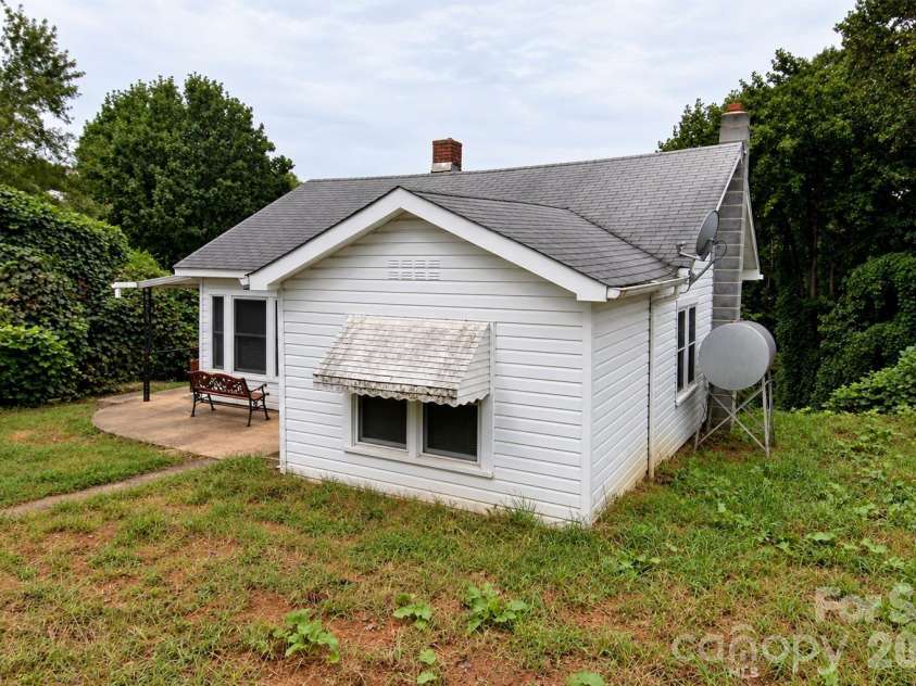 440 Hillcrest Drive, Marion, NC 28752.  MLS# CAR4432502, YatesRealty ID 55334. 