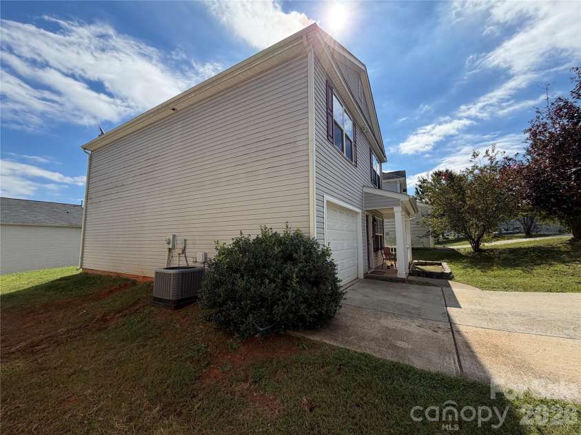 5608 Graypark Drive, Charlotte, NC 28269.  MLS# CAR4431769, YatesRealty ID 55336. 