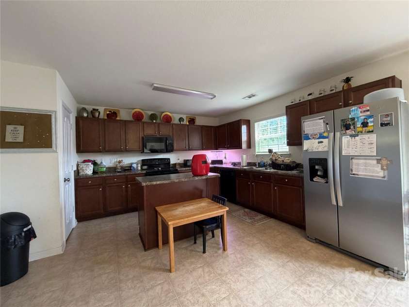 5608 Graypark Drive, Charlotte, NC 28269.  MLS# CAR4431769, YatesRealty ID 55336. 
