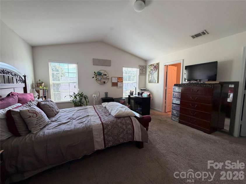 5608 Graypark Drive, Charlotte, NC 28269.  MLS# CAR4431769, YatesRealty ID 55336. 