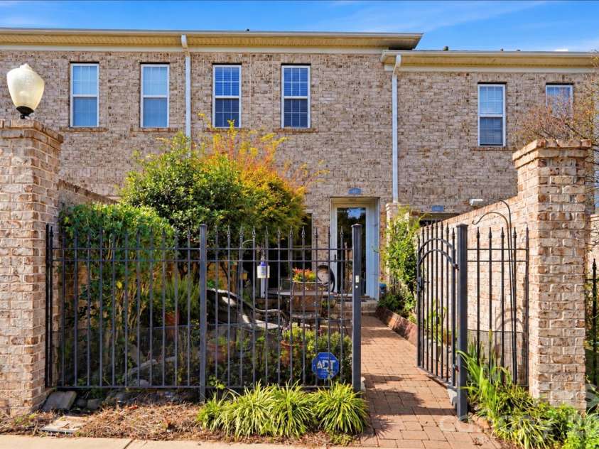 427 Dumbarton Street, Concord, NC 28027.  MLS# CAR4432005, YatesRealty ID 55339. Courtyard Entry