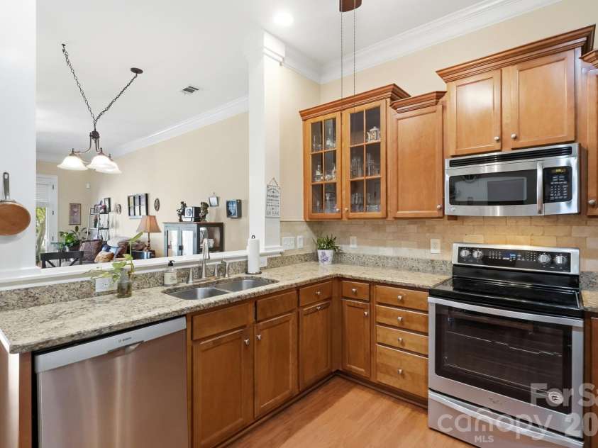 427 Dumbarton Street, Concord, NC 28027.  MLS# CAR4432005, YatesRealty ID 55339. Kitchen