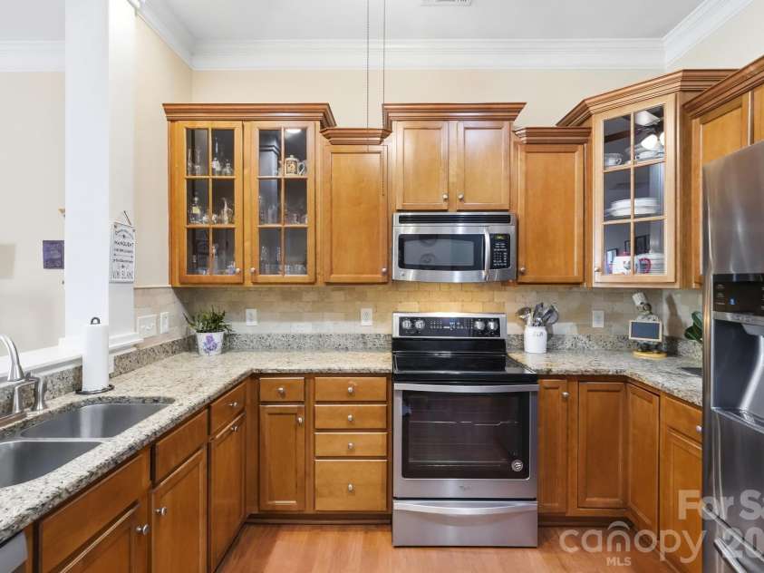 427 Dumbarton Street, Concord, NC 28027.  MLS# CAR4432005, YatesRealty ID 55339. Kitchen