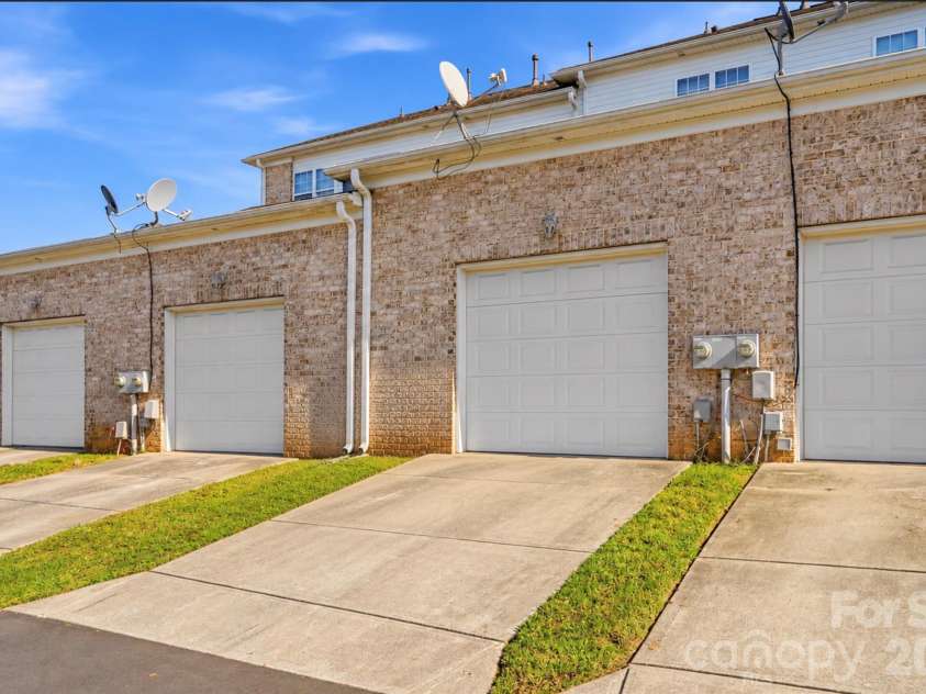 427 Dumbarton Street, Concord, NC 28027.  MLS# CAR4432005, YatesRealty ID 55339. Single Car Garage (rear entry)
