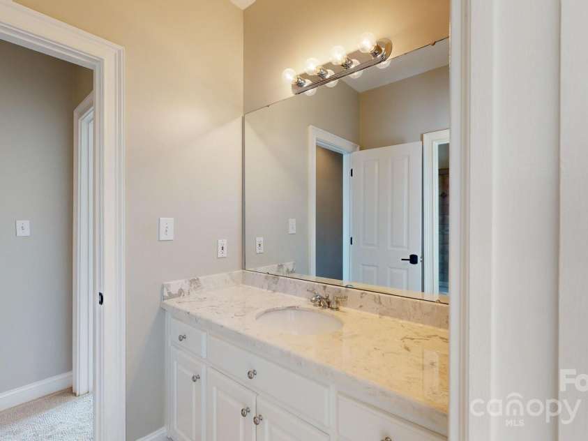 204 Knoxview Lane, Mooresville, NC 28117.  MLS# CAR4154084, YatesRealty ID 5534. Bathroom 2