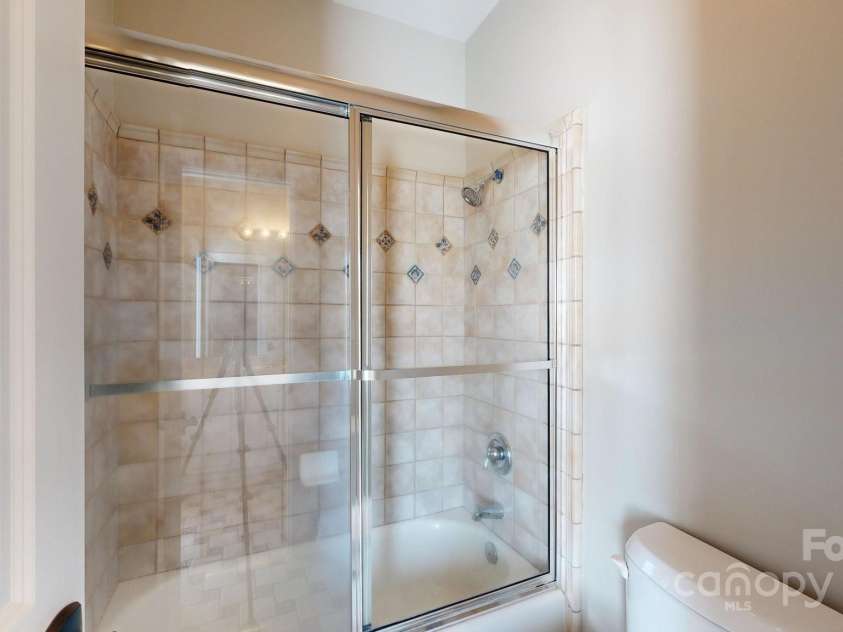 204 Knoxview Lane, Mooresville, NC 28117.  MLS# CAR4154084, YatesRealty ID 5534. Bathroom 2