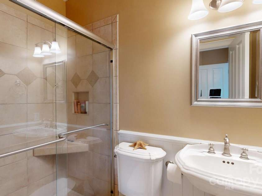 204 Knoxview Lane, Mooresville, NC 28117.  MLS# CAR4154084, YatesRealty ID 5534. Bathroom 3