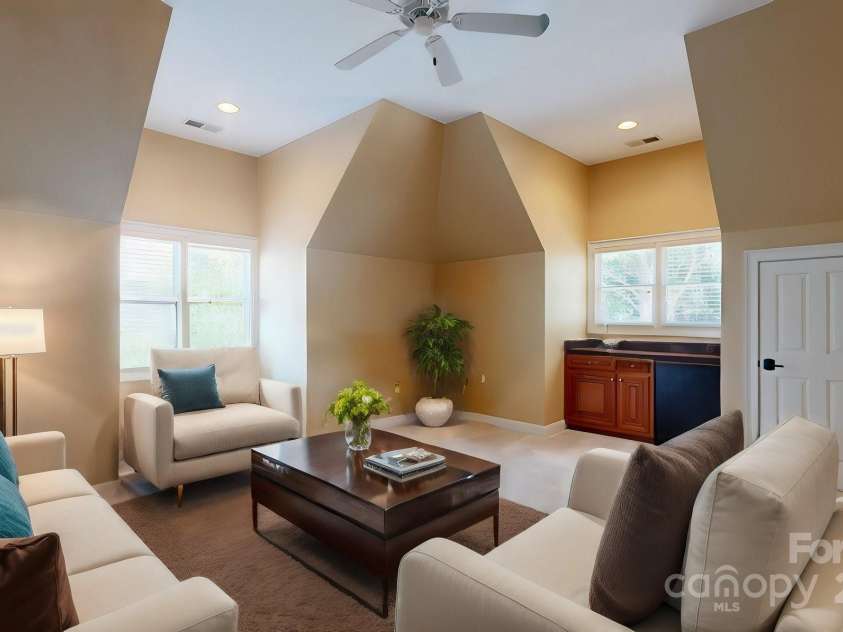 204 Knoxview Lane, Mooresville, NC 28117.  MLS# CAR4154084, YatesRealty ID 5534. Bonus/bedroom 4 with wet bar.