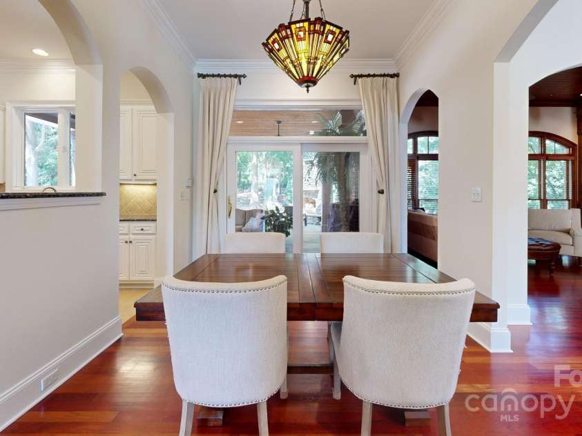 204 Knoxview Lane, Mooresville, NC 28117.  MLS# CAR4154084, YatesRealty ID 5534. Breakfast room