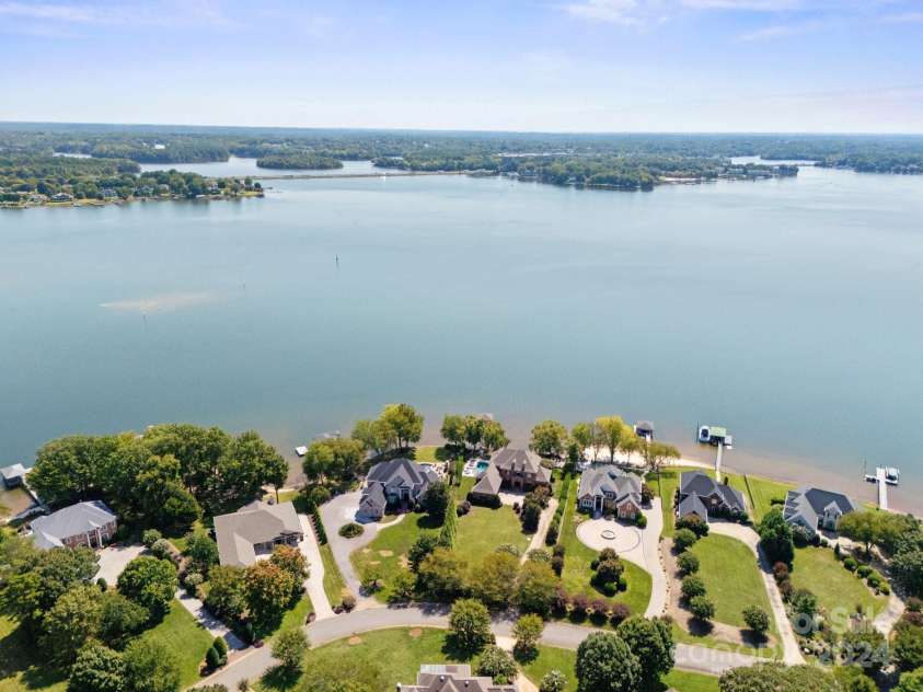 204 Knoxview Lane, Mooresville, NC 28117.  MLS# CAR4154084, YatesRealty ID 5534. Front faces East for gorgeous LKN sunrises.