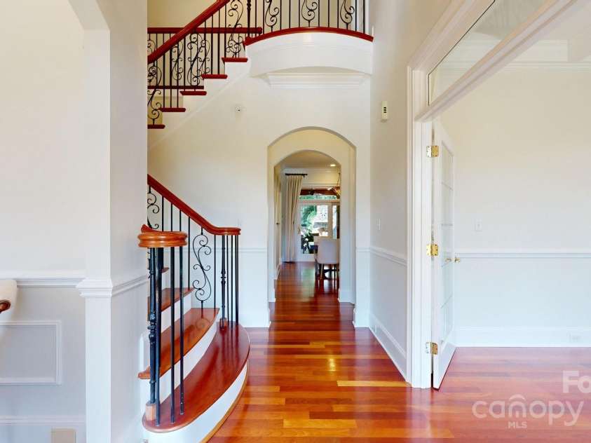 204 Knoxview Lane, Mooresville, NC 28117.  MLS# CAR4154084, YatesRealty ID 5534. Grand two story entrance