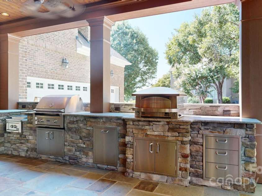 204 Knoxview Lane, Mooresville, NC 28117.  MLS# CAR4154084, YatesRealty ID 5534. Includes a pizza oven