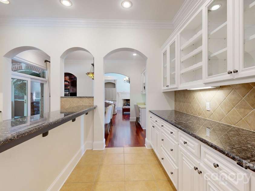 204 Knoxview Lane, Mooresville, NC 28117.  MLS# CAR4154084, YatesRealty ID 5534. Large kitchen with extra prep space and storage