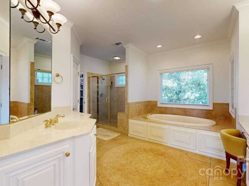 204 Knoxview Lane, Mooresville, NC 28117.  MLS# CAR4154084, YatesRealty ID 5534. Primary bathroom