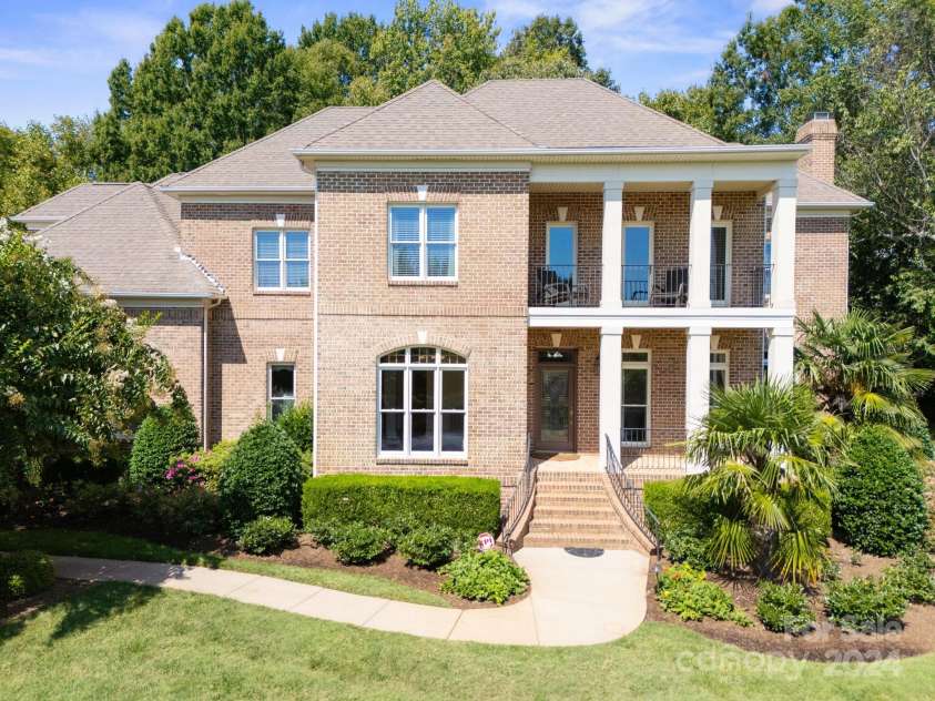 204 Knoxview Lane, Mooresville, NC 28117.  MLS# CAR4154084, YatesRealty ID 5534. Stunning full brick home with water views!