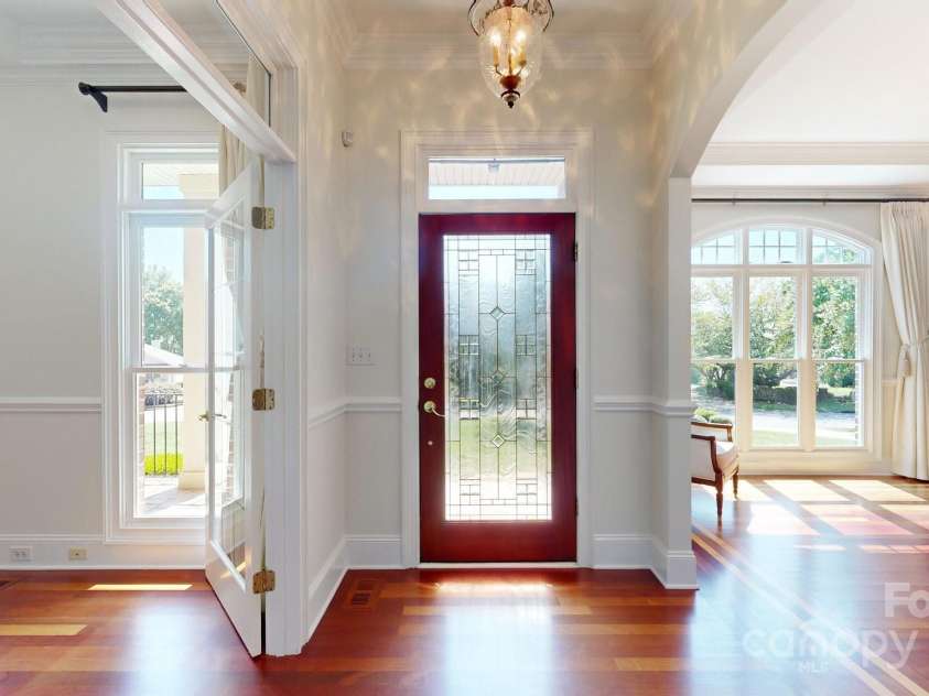 204 Knoxview Lane, Mooresville, NC 28117.  MLS# CAR4154084, YatesRealty ID 5534. Tons of light