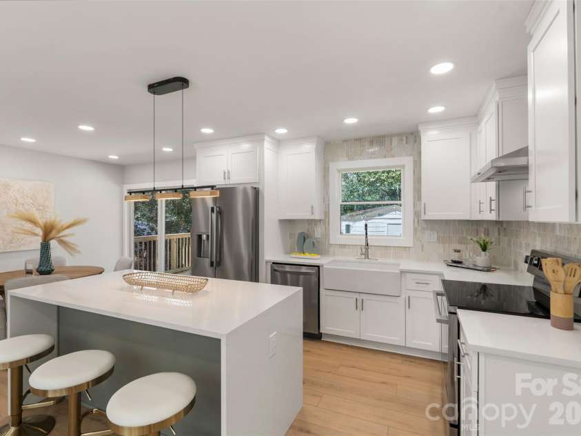 4935 Kistler Avenue, Charlotte, NC 28205.  MLS# CAR4359391, YatesRealty ID 5534. 