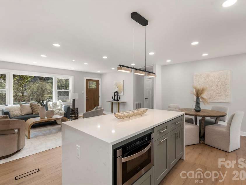4935 Kistler Avenue, Charlotte, NC 28205.  MLS# CAR4359391, YatesRealty ID 5534. 