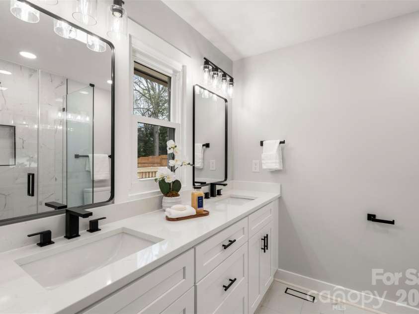 4935 Kistler Avenue, Charlotte, NC 28205.  MLS# CAR4359391, YatesRealty ID 5534. 
