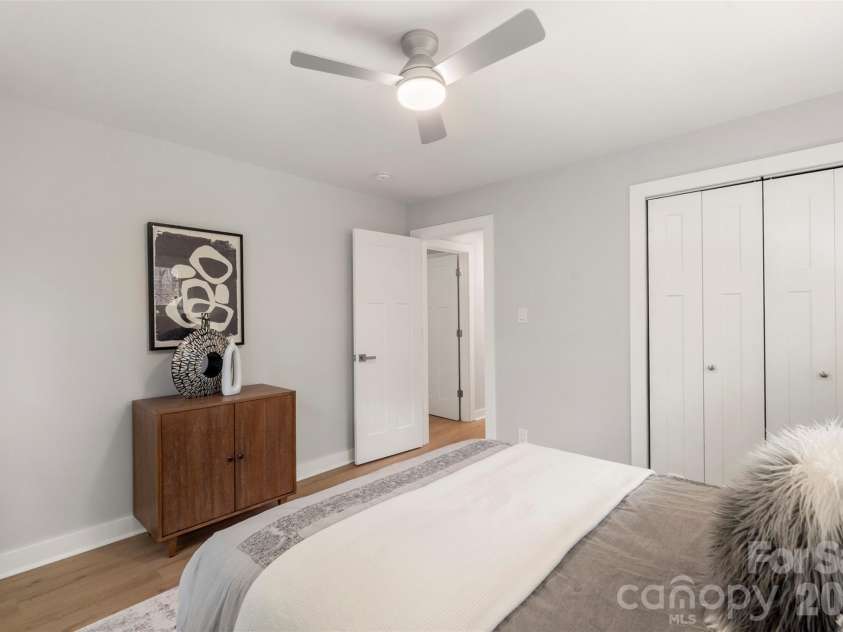 4935 Kistler Avenue, Charlotte, NC 28205.  MLS# CAR4359391, YatesRealty ID 5534. 