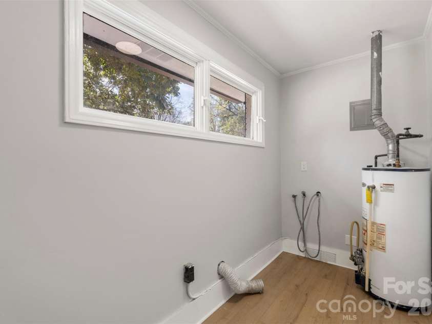 4935 Kistler Avenue, Charlotte, NC 28205.  MLS# CAR4359391, YatesRealty ID 5534. 