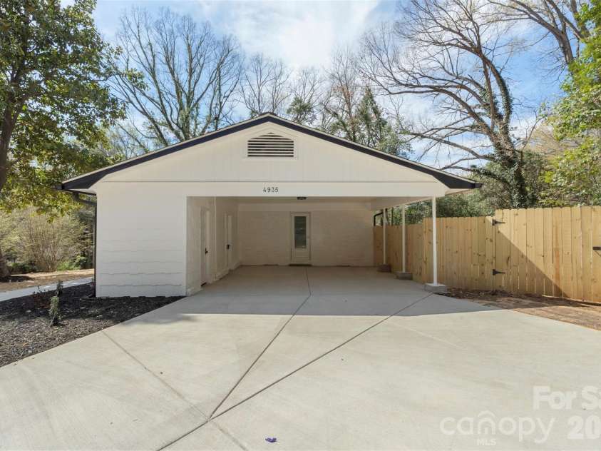 4935 Kistler Avenue, Charlotte, NC 28205.  MLS# CAR4359391, YatesRealty ID 5534. 