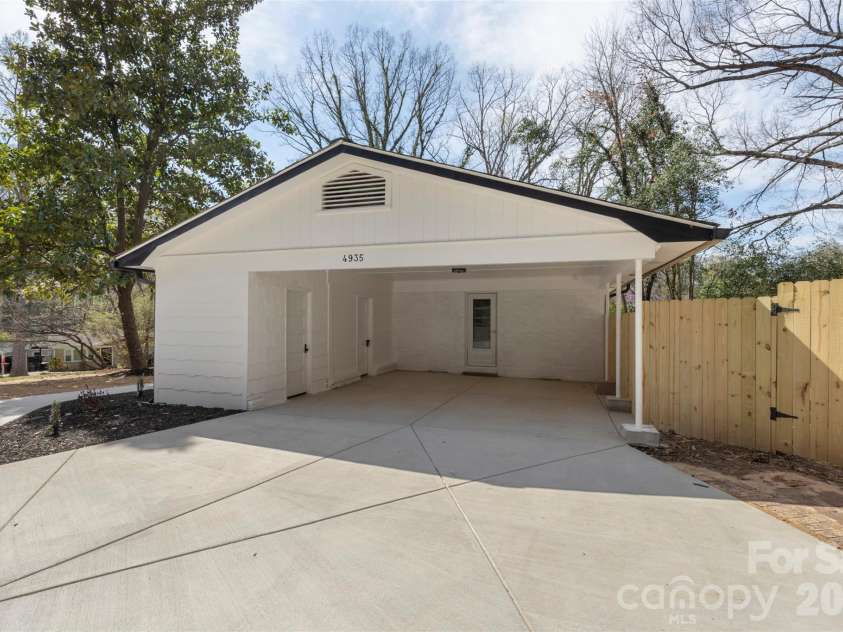 4935 Kistler Avenue, Charlotte, NC 28205.  MLS# CAR4359391, YatesRealty ID 5534. 