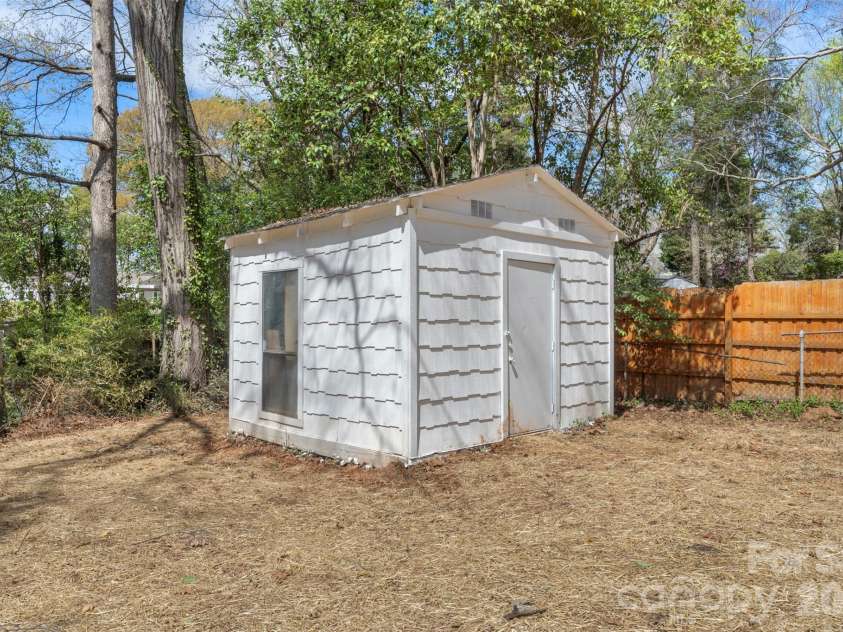 4935 Kistler Avenue, Charlotte, NC 28205.  MLS# CAR4359391, YatesRealty ID 5534. 