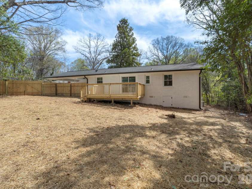 4935 Kistler Avenue, Charlotte, NC 28205.  MLS# CAR4359391, YatesRealty ID 5534. 