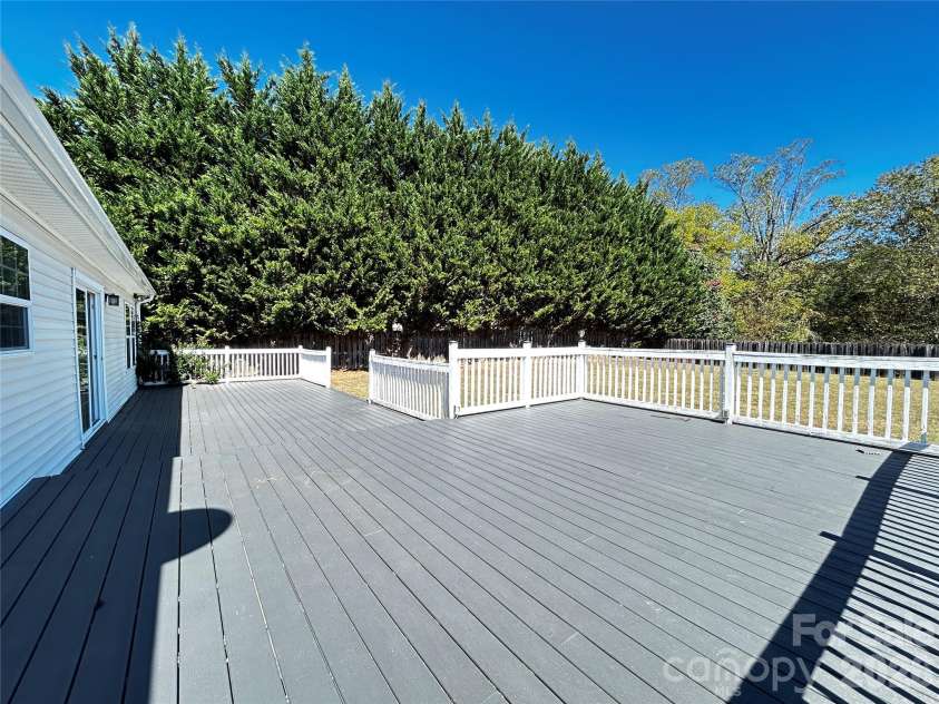224 Pete Luther Road, Candler, NC 28715.  MLS# CAR4432613, YatesRealty ID 55340. Do with…