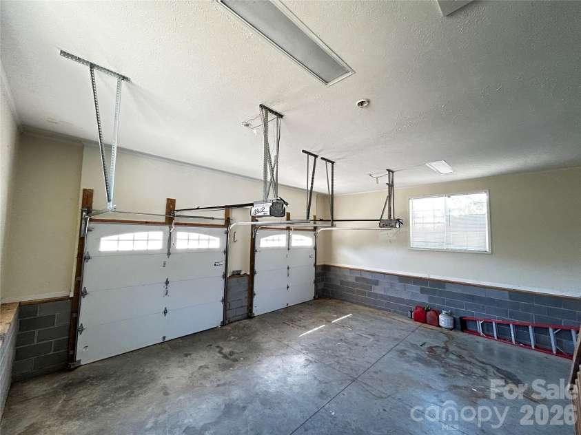 224 Pete Luther Road, Candler, NC 28715.  MLS# CAR4432613, YatesRealty ID 55340. Massive Garage