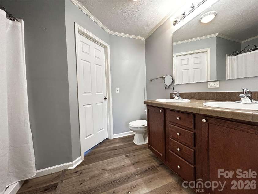 224 Pete Luther Road, Candler, NC 28715.  MLS# CAR4432613, YatesRealty ID 55340. Primary Ensuite Bathroom