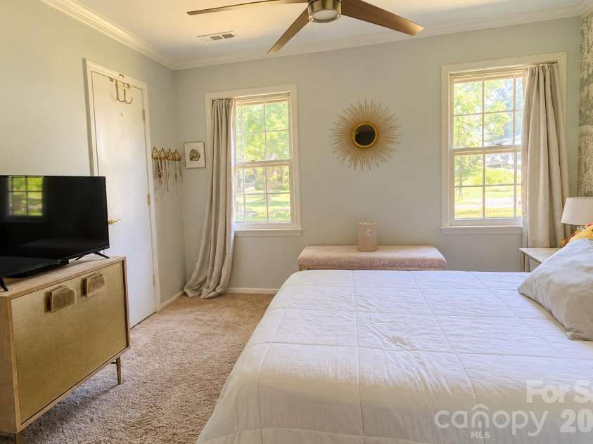 1225 Barden Road, Charlotte, NC 28226.  MLS# CAR4432640, YatesRealty ID 55341. 