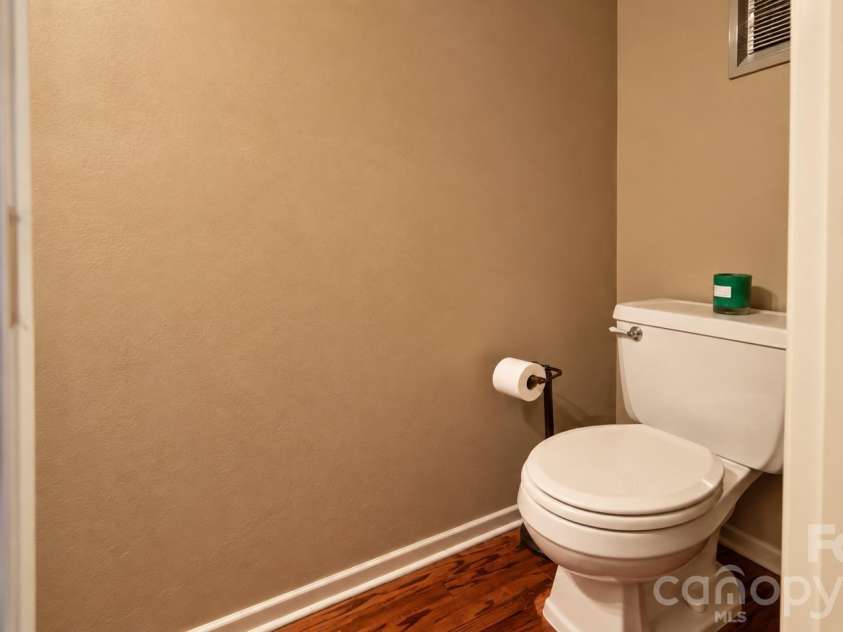 1225 Barden Road, Charlotte, NC 28226.  MLS# CAR4432640, YatesRealty ID 55341. 