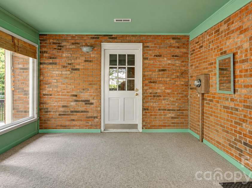 1225 Barden Road, Charlotte, NC 28226.  MLS# CAR4432640, YatesRealty ID 55341. 