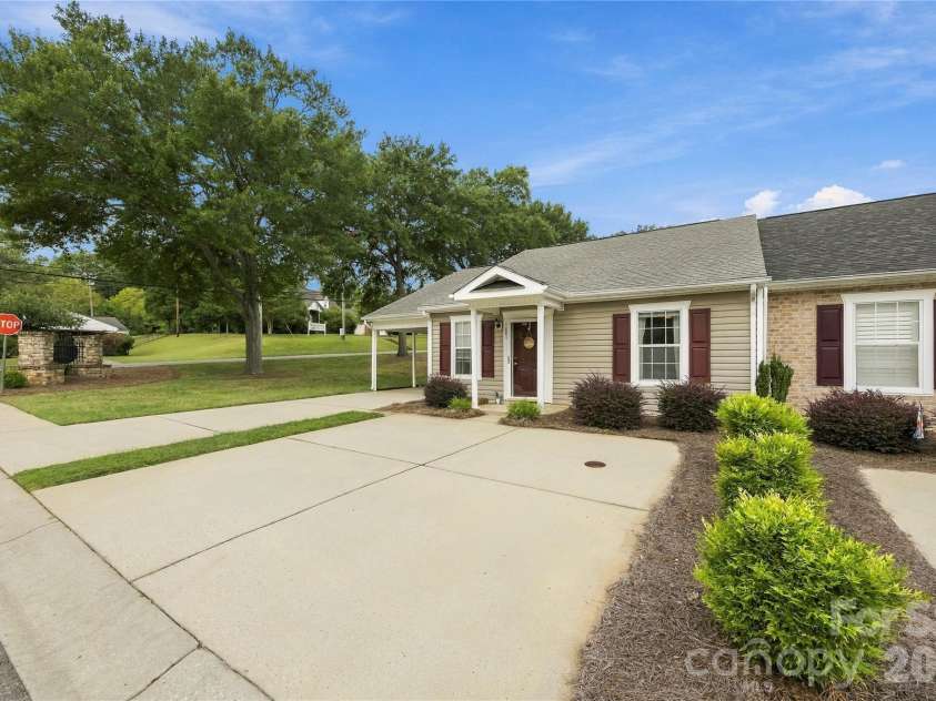 1001 Old Chestnut Way, Cramerton, NC 28032.  MLS# CAR4431972, YatesRealty ID 55342. 